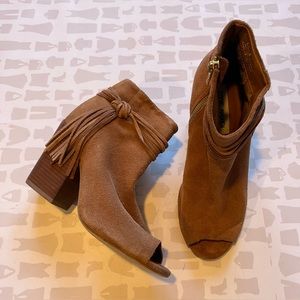 Steve Madden Womens brown leather peep toe side zip ankle boots size 6.